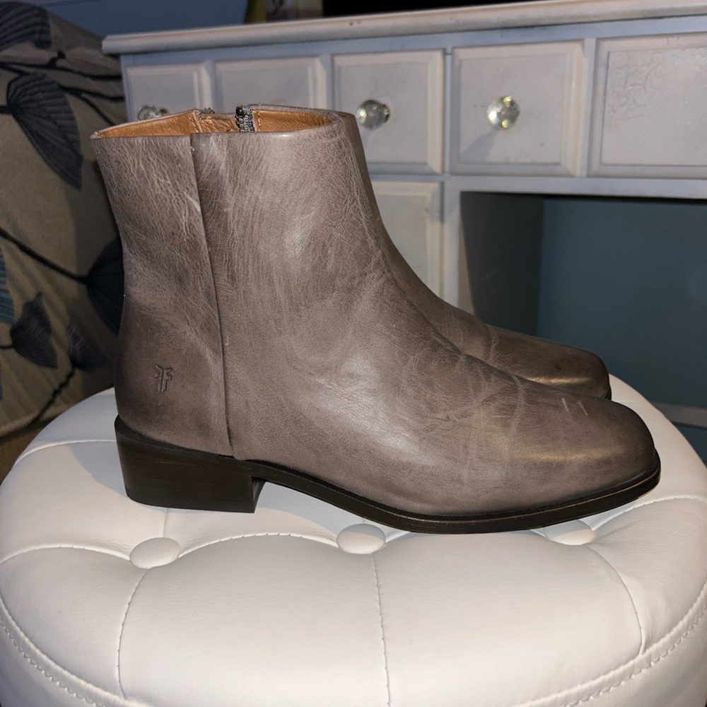 Brand new size 7.5 Frye boots